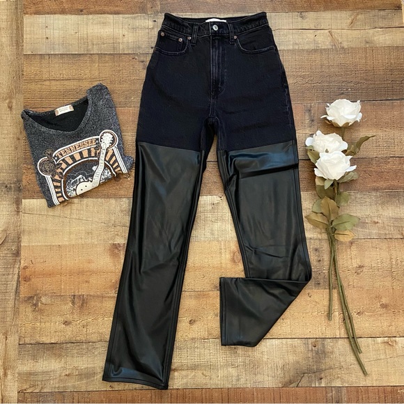 Abercrombie & Fitch ⭐️NWT 90's Hi Rise Straight Faux Leather Panels Curvy Love - Picture 2 of 14